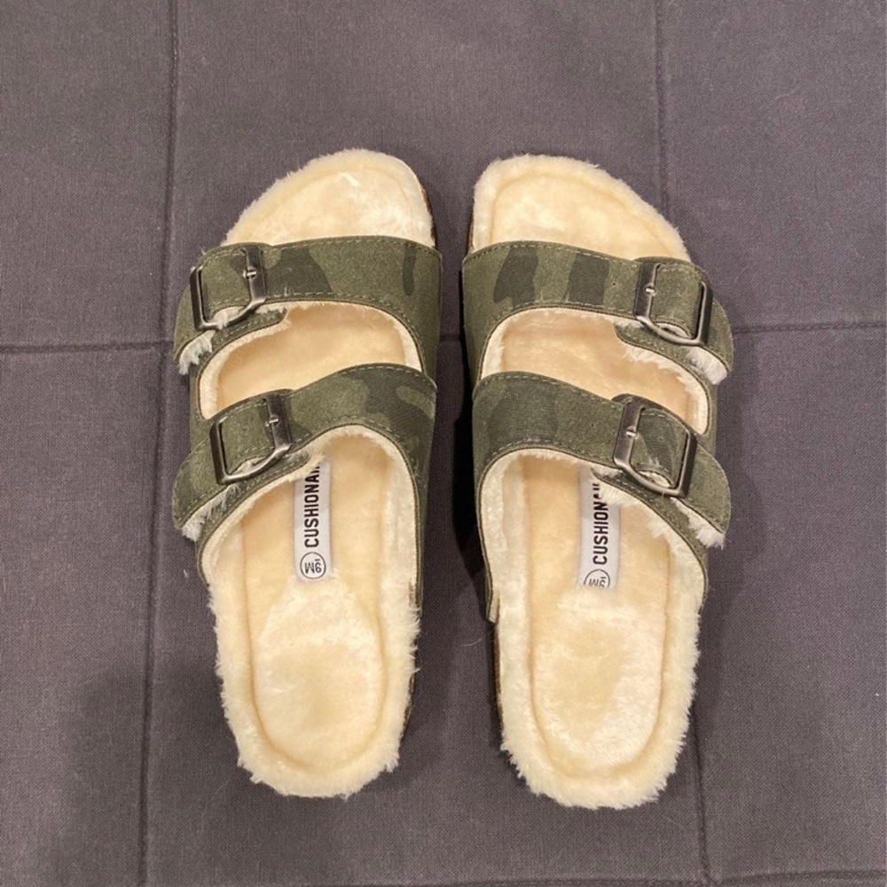 Cushionaire Sandals